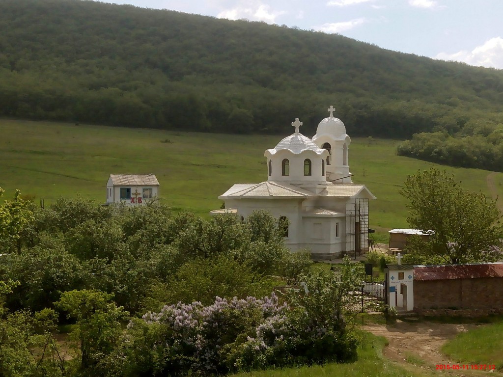Храм Св Луки с постройками
